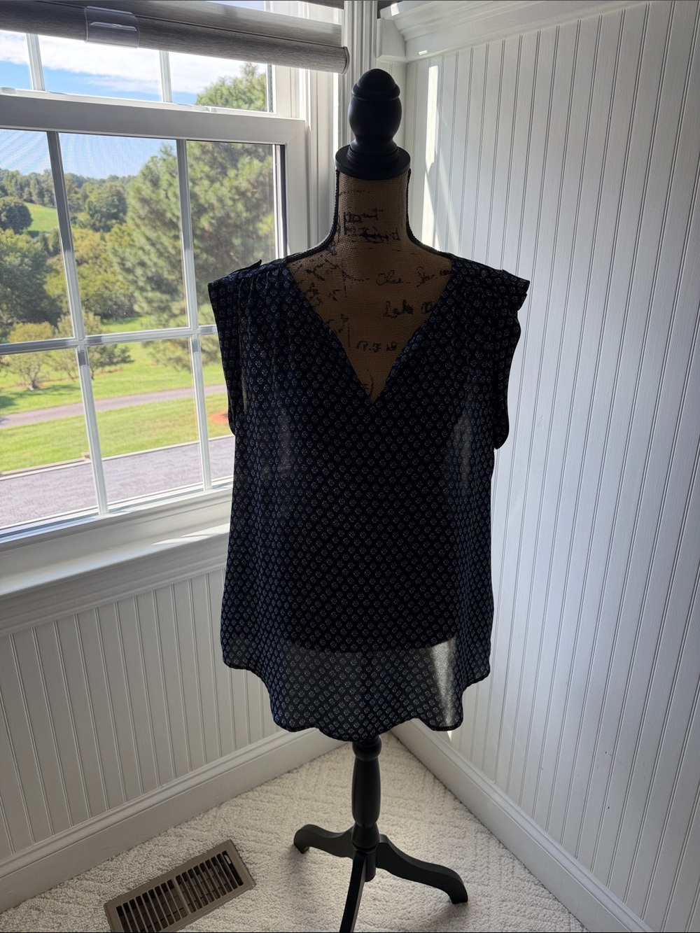 Maurice’s Sleeveless Navy Patterned V-Neck Women's Top